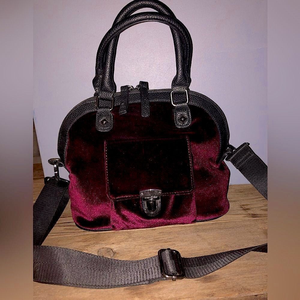 🔥Penny loves Kenny velvet and leather purse NWOT